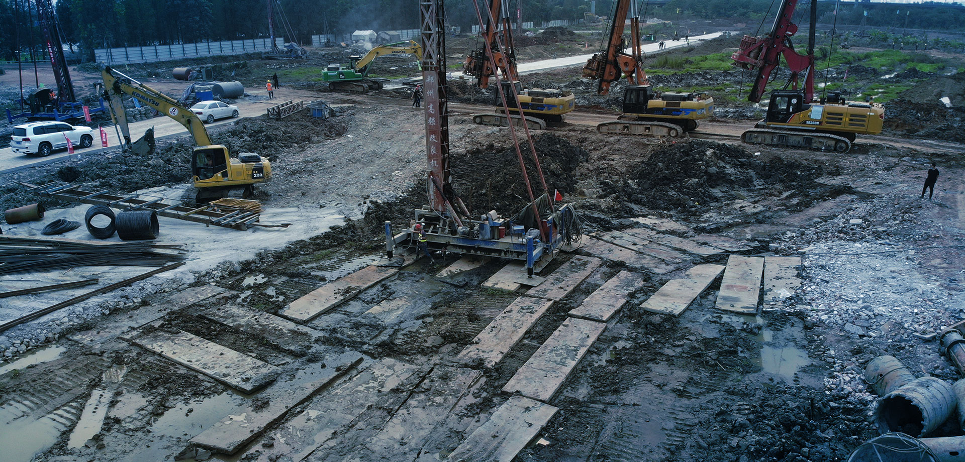 防滑鋼板鋪路箱---工程通道1小時鋪設(shè)完成，節(jié)省磚渣，雨天施工無障礙，工程車輛行走不打滑